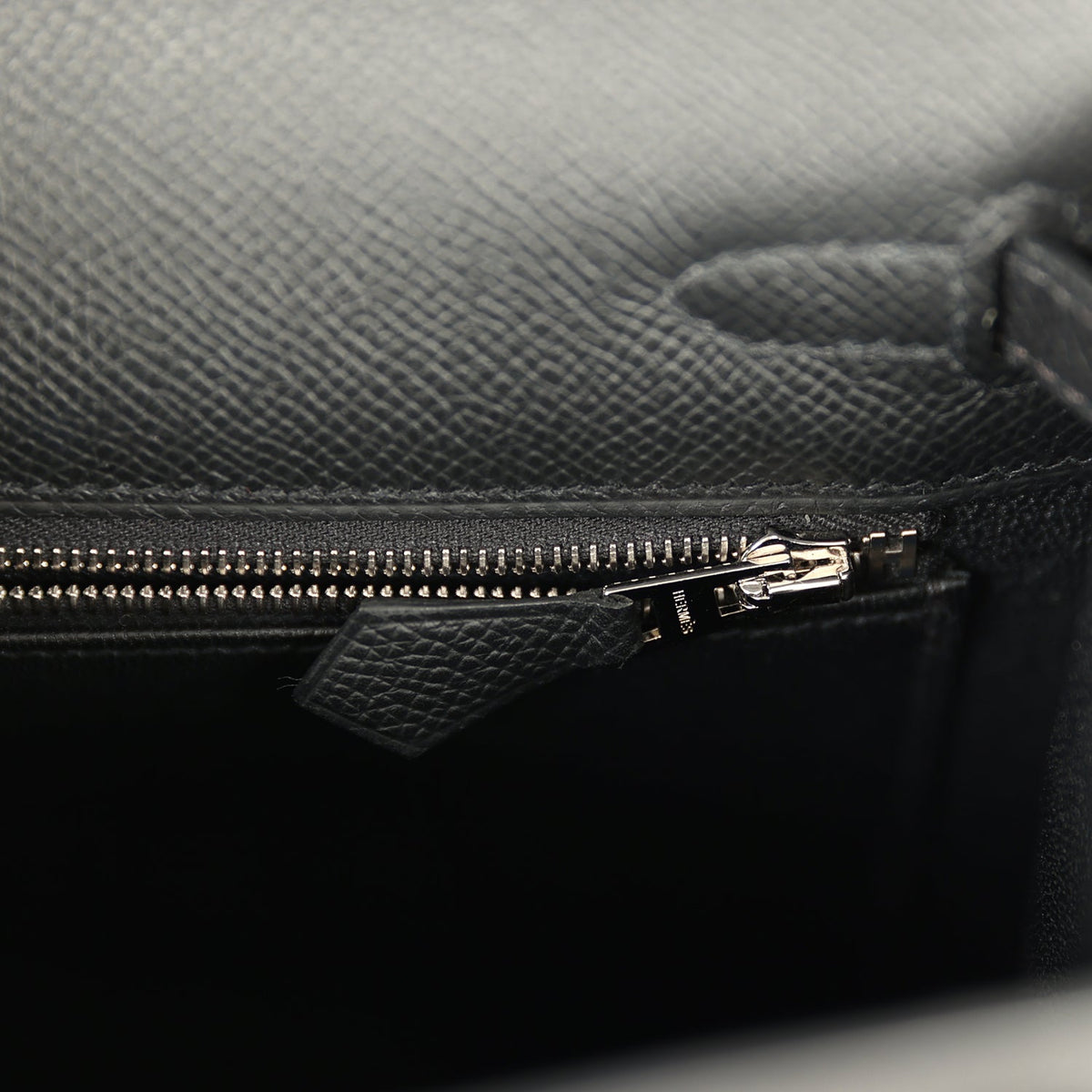 Hermès Kelly Sellier 25 Black Epsom Palladium Hardware vue 9